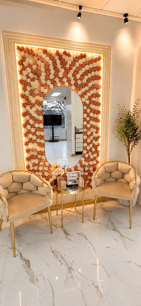 Flower wall feature at Le Miracle