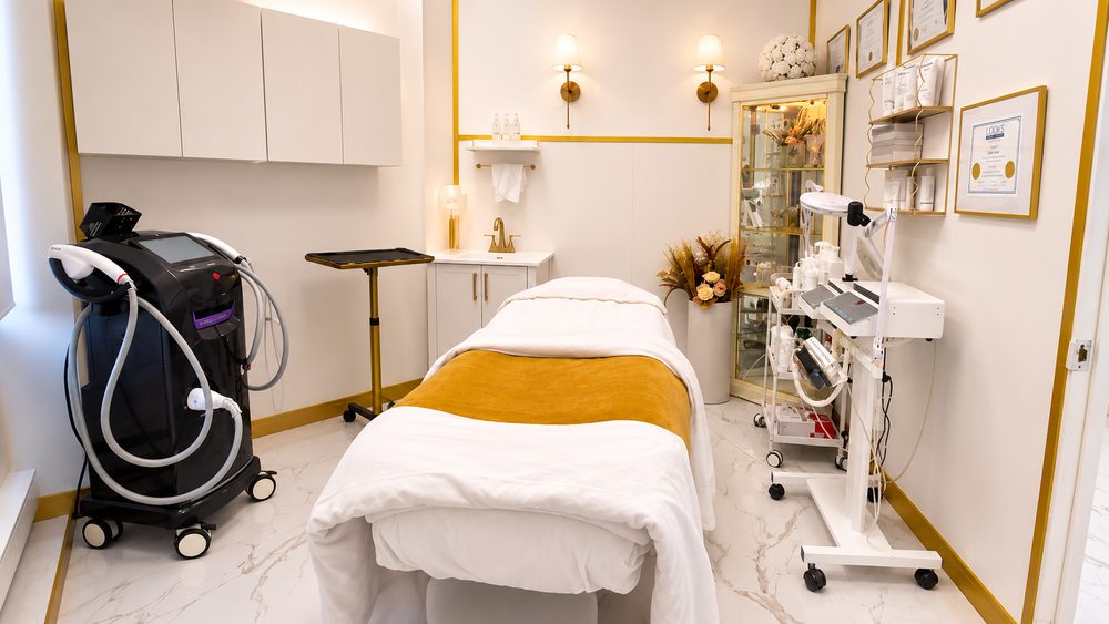 Laser treatment room at Le Miracle