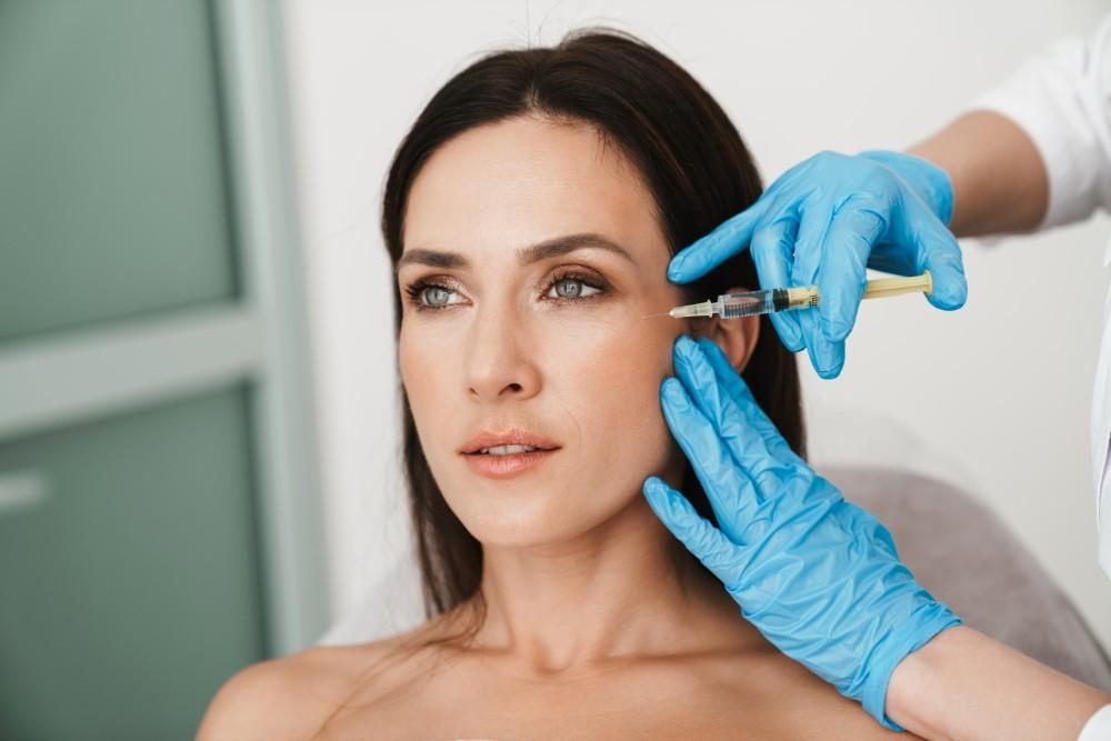 Neuromodulator injectable treatment at Le Miracle Skin Clinic, Ottawa